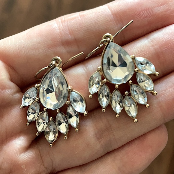 Crystal Stack Flower Snowflake Statement Necklace - Picture 4 of 6